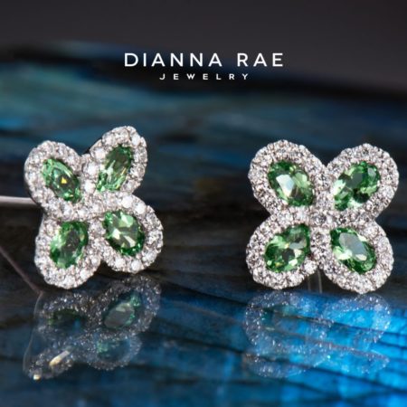 001-210-00136_PAR-ECC110V21WI_White-Gold-Oval-Tsavorite-Garnet-Clover-Stud-Earrings-with-Diamond-Accents_01-1