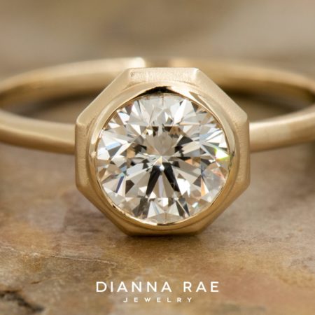 001-22352-001_Round-Bezel-Set-Geometric-YG-Engagement-Ring_01-1-scaled