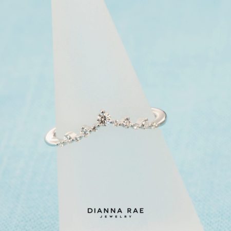 OST-OW19A03_110-00190_White-Gold-Countoured-Diamond-Band_02