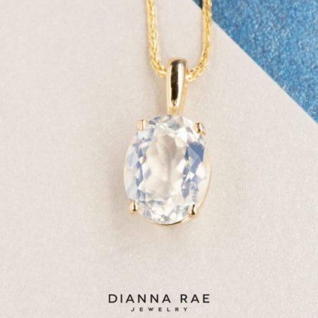 STU28427_230-00245_YG-Oval-Moonstone-Pendant_01