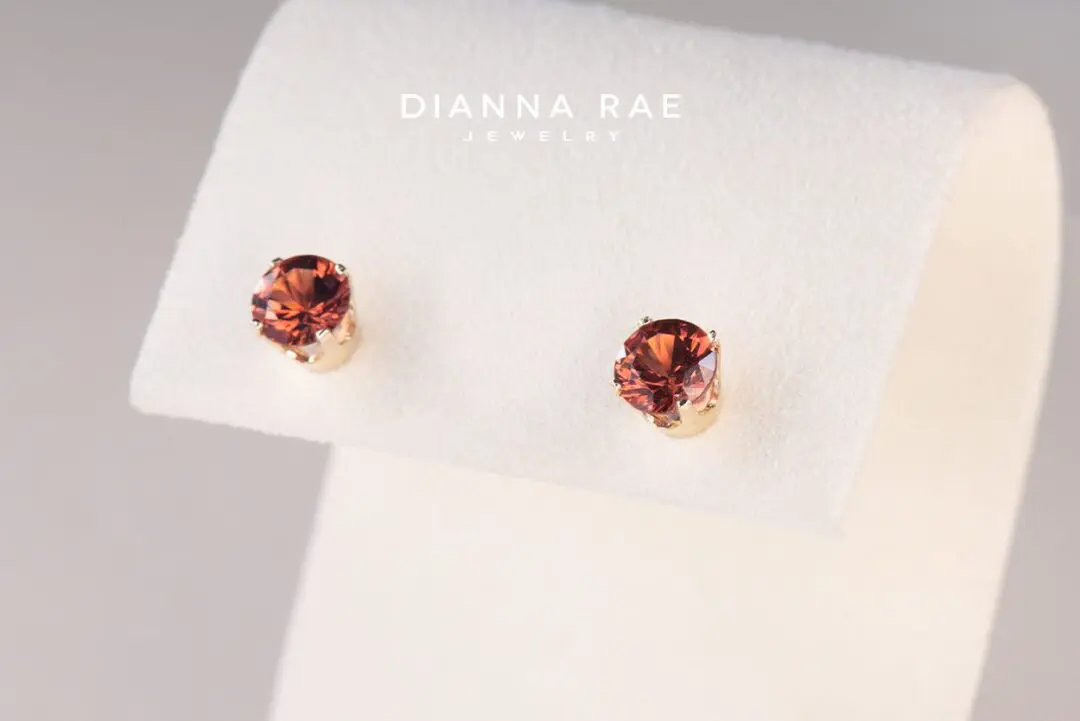 Yellow Gold Round Malaya Garnet Stud Earrings (5.2mm)