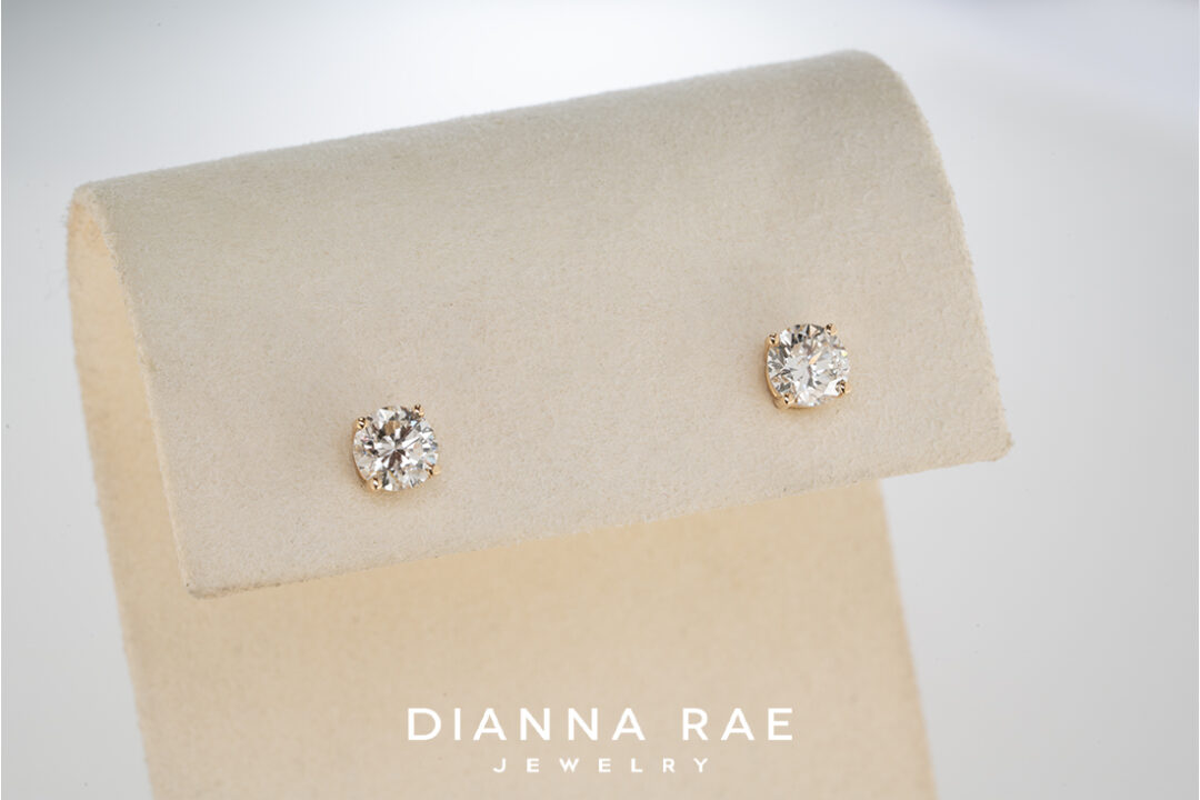 1.01Ct Yellow Gold Diamond Studs - Image 2
