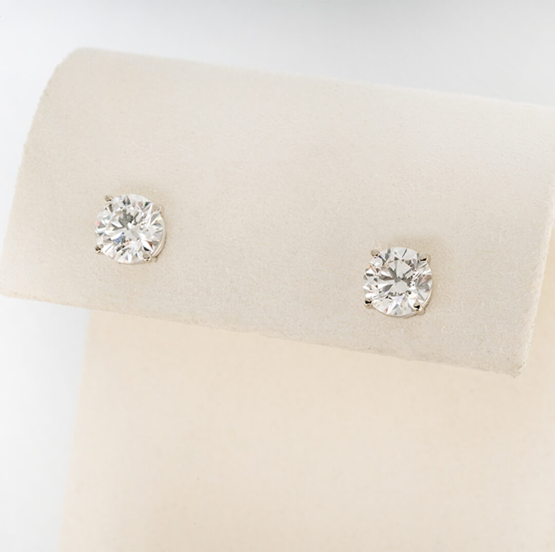 2.01Ct White Gold Diamond Studs - Image 2