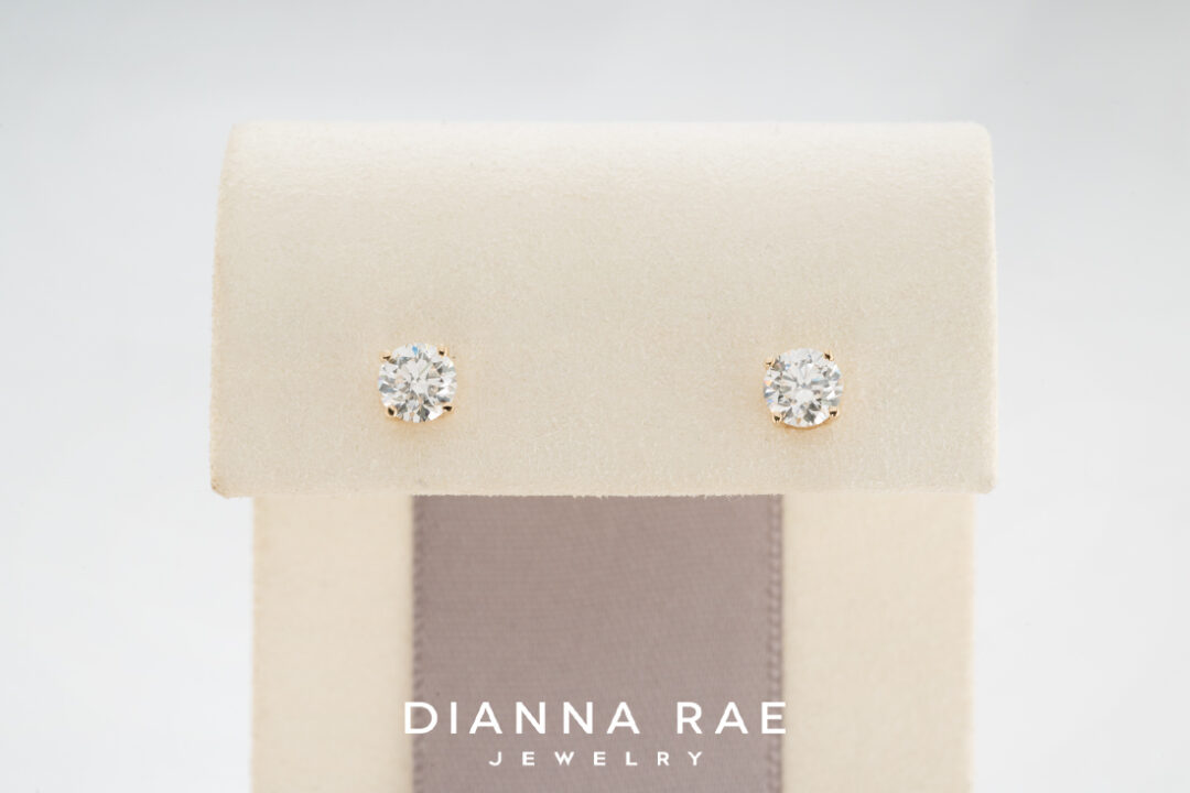 1.06Ct Yellow Gold Diamond Studs - Image 2
