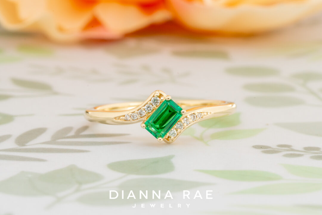 10K Yellow Gold Imitation Emerald and Lab Diamond Ring - Image 2