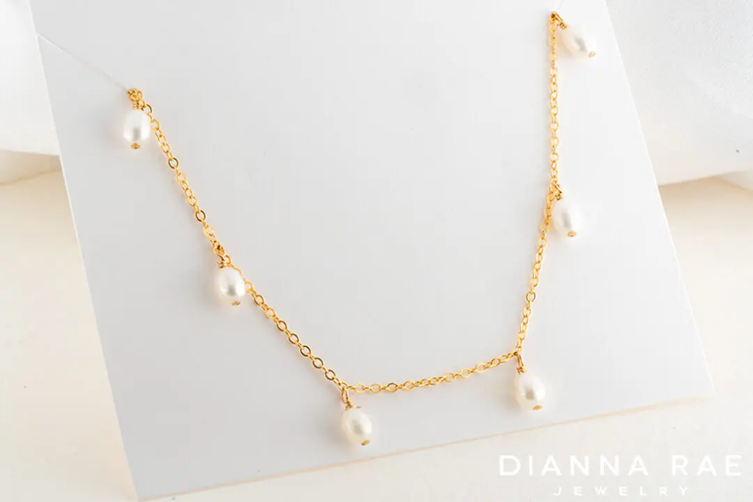Dangling Pearl Necklace
