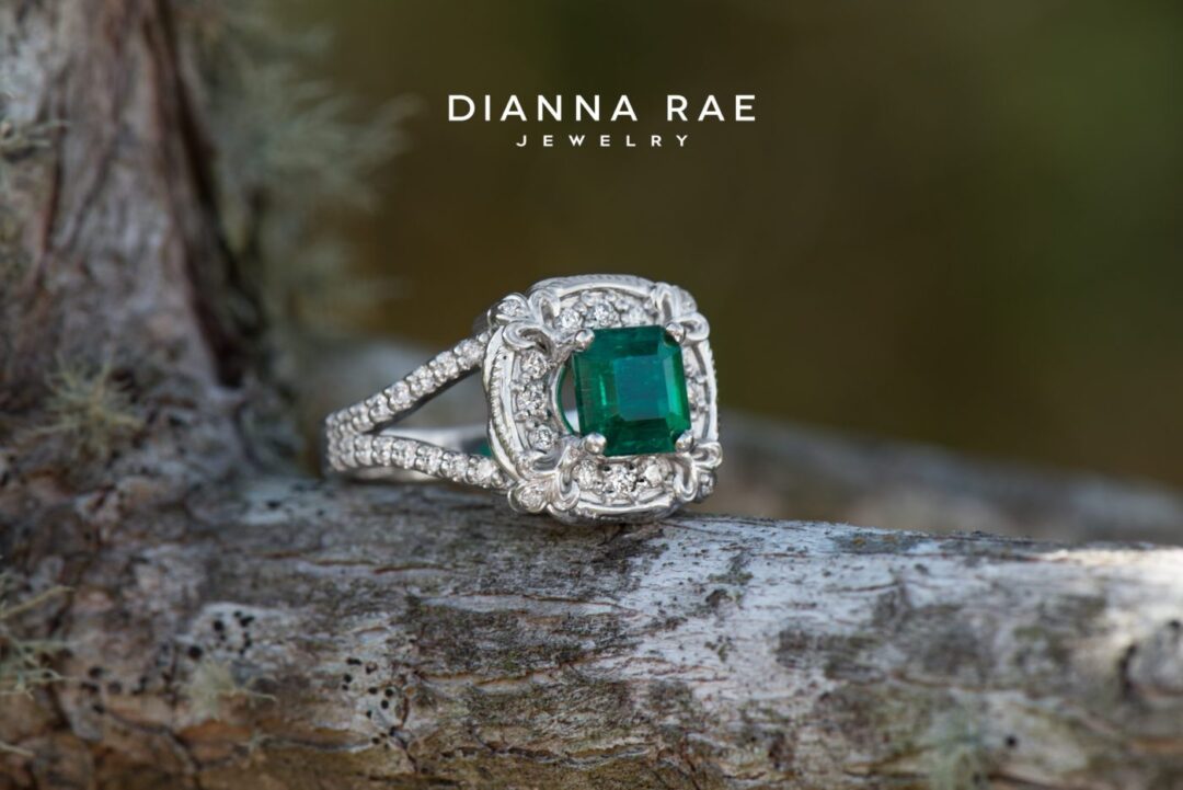 Saenger - White Gold Emerald Theatre Ring