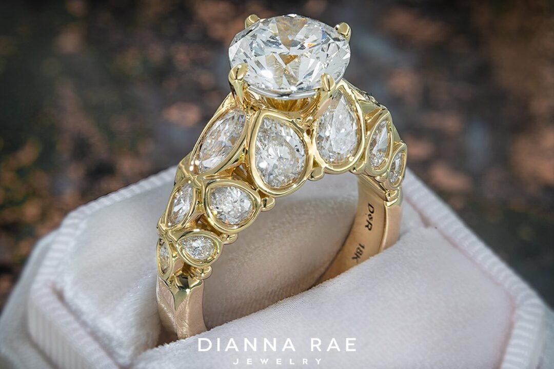 "Sunny" Diamonds in Space Ring with 18K Yellow Gold